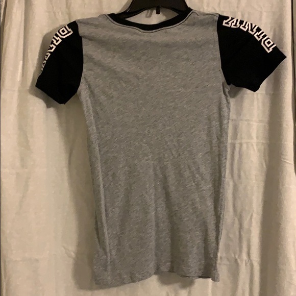 Pink tee shirt in gray with black sleeves - Picture 5 of 5